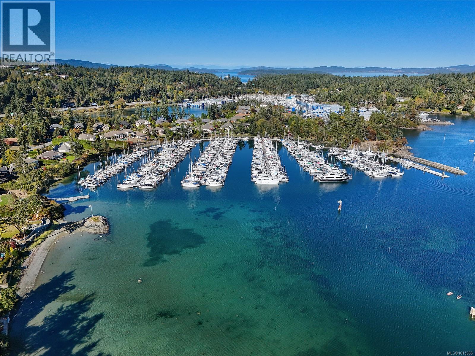 206 10660 McDonald Park Road, North Saanich