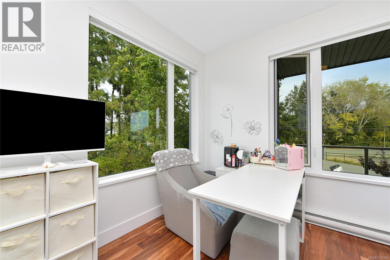 206 10660 McDonald Park Road, North Saanich