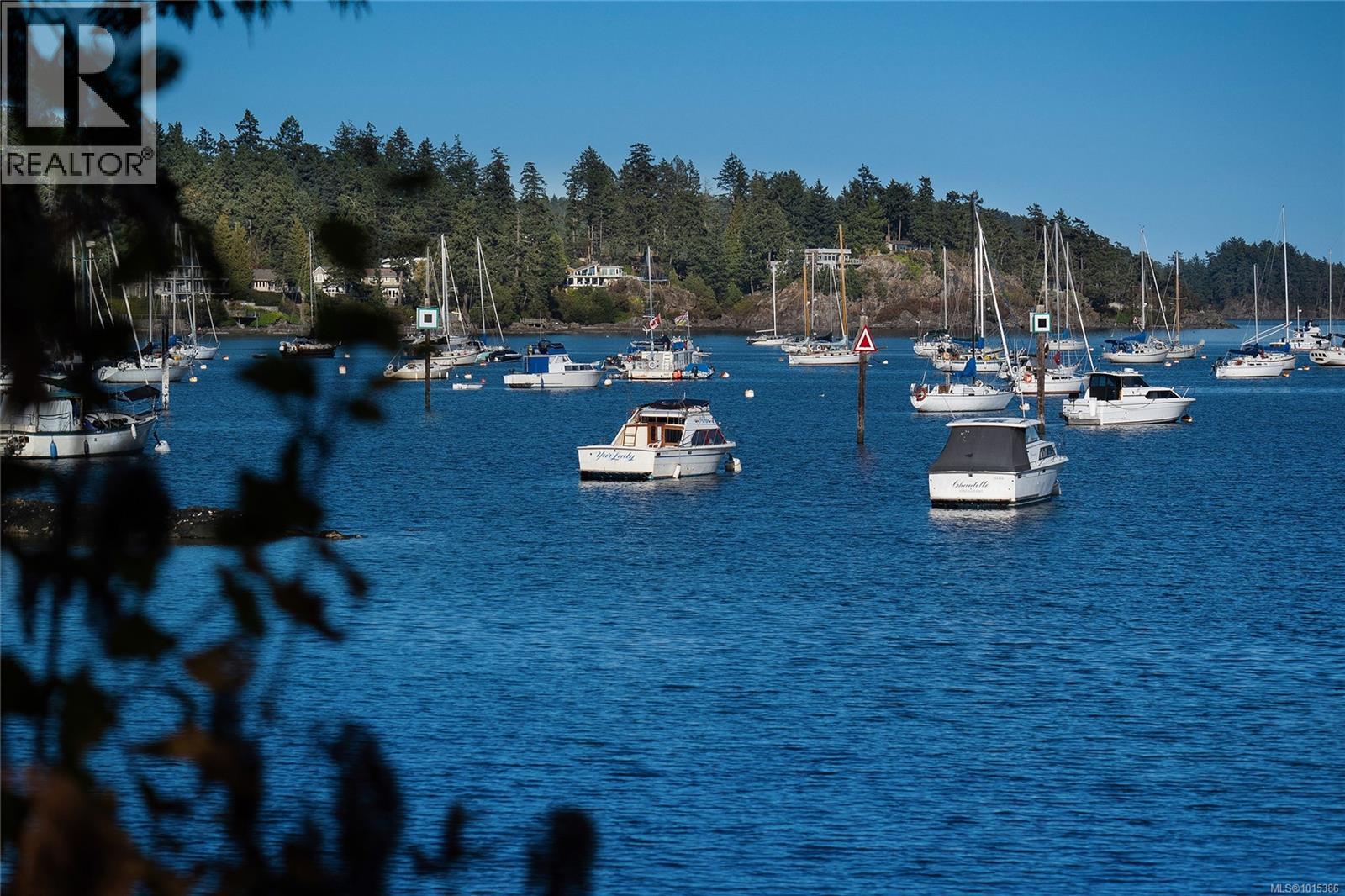 206 10660 McDonald Park Road, North Saanich
