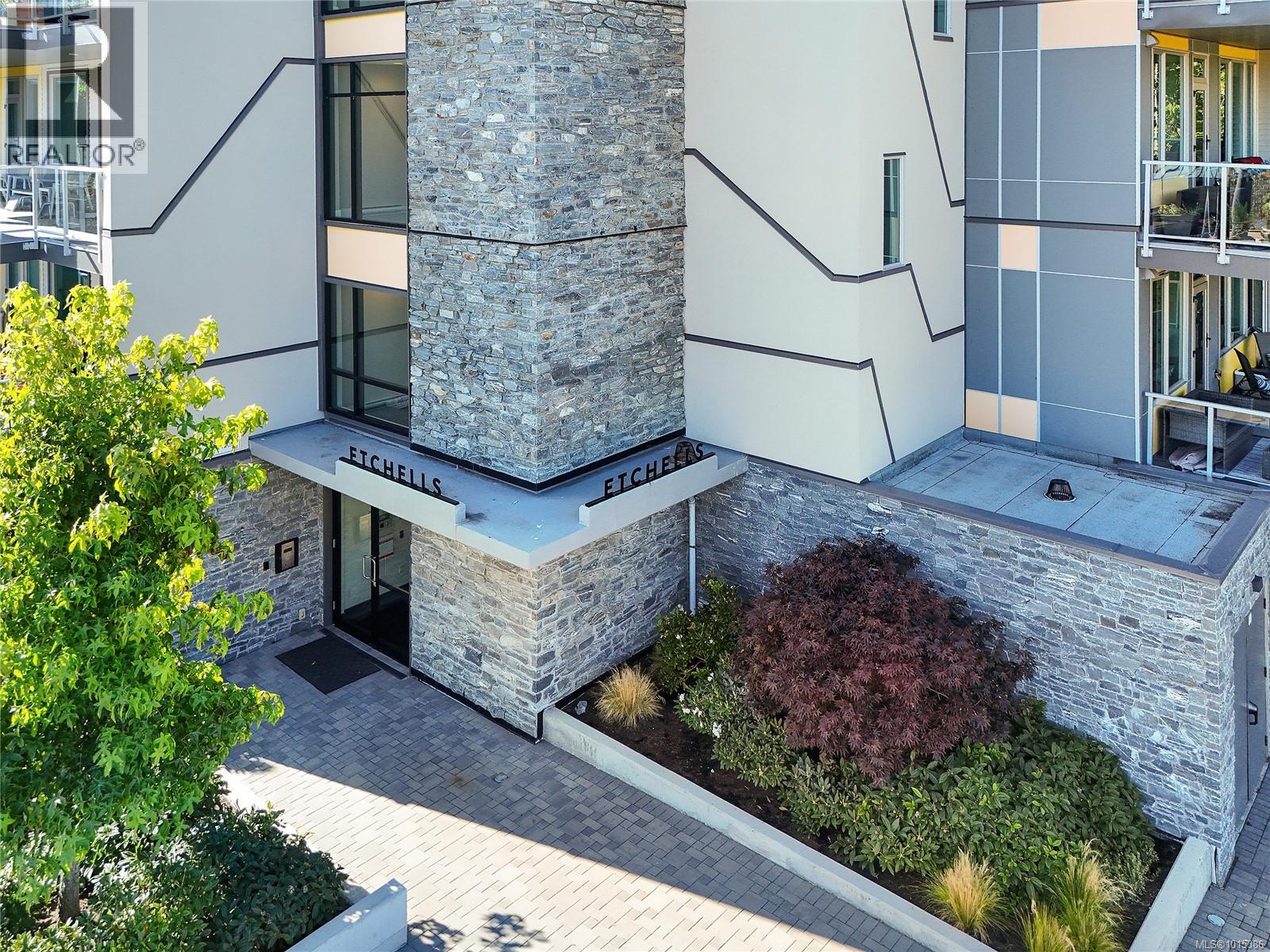 206 10660 McDonald Park Road, North Saanich