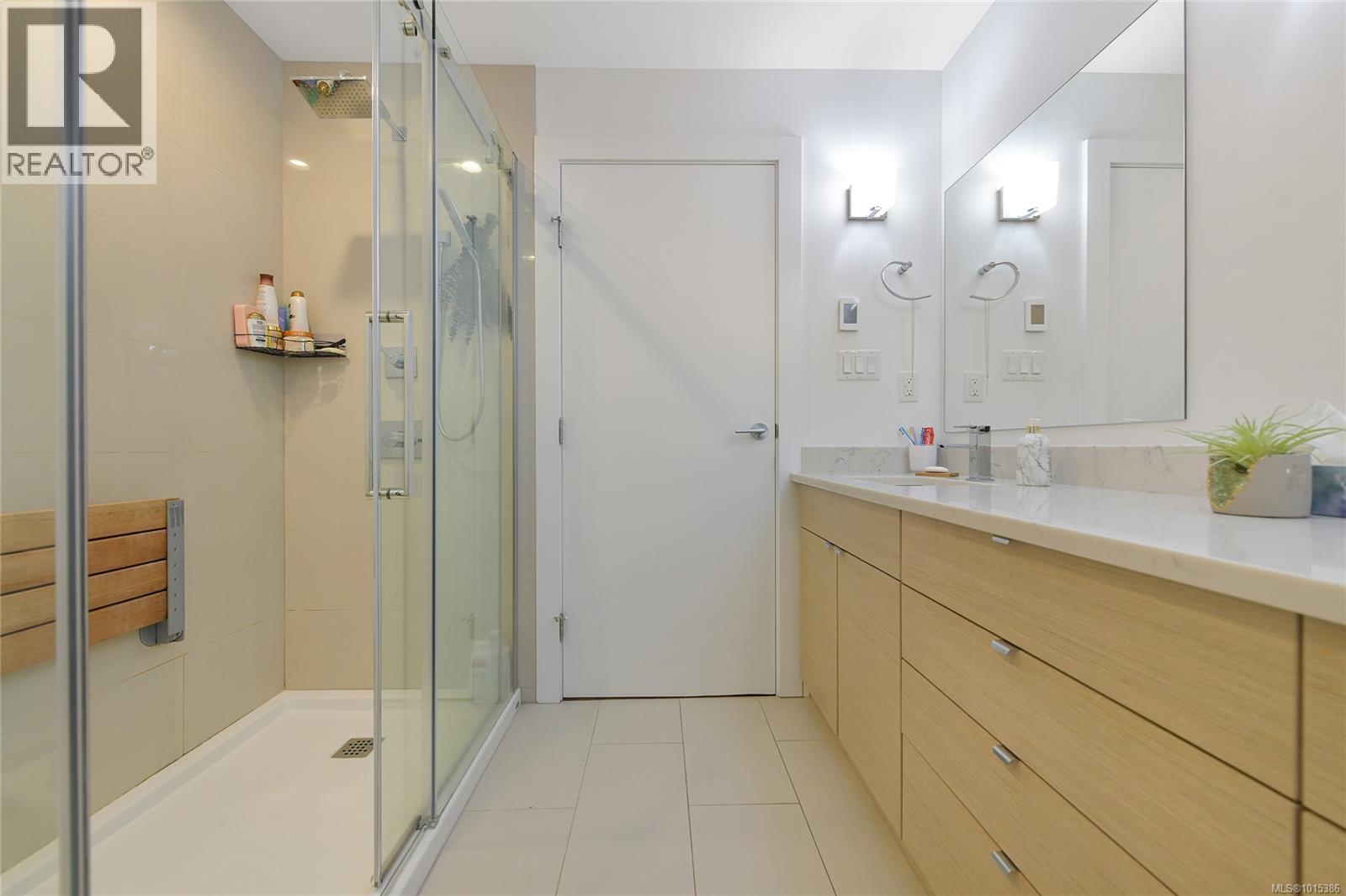 206 10660 McDonald Park Road, North Saanich