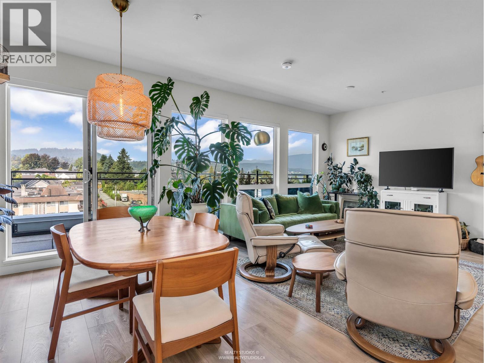 608 3018 ST GEORGE STREET, Port Moody