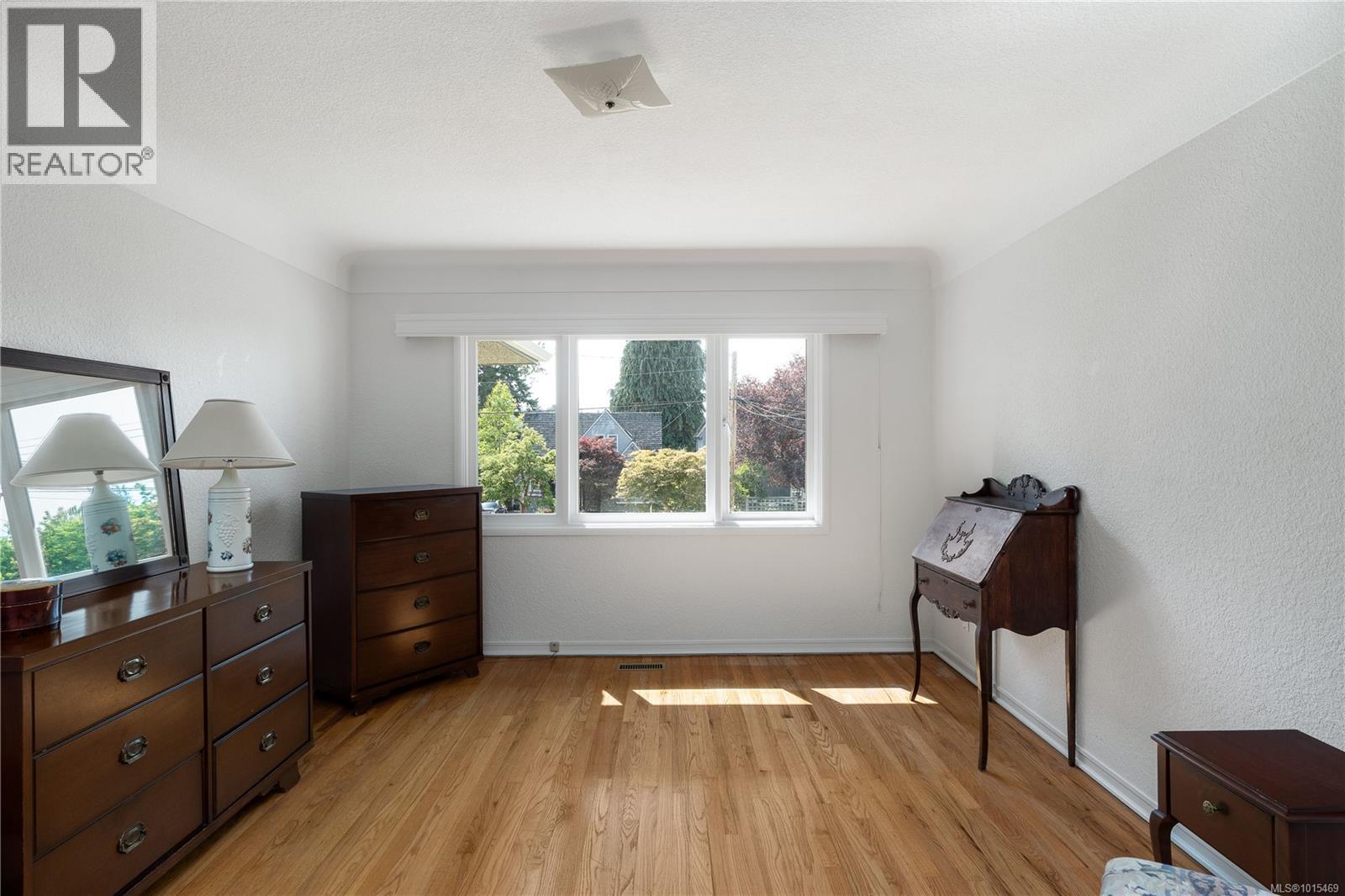  645 Transit Road, Oak Bay