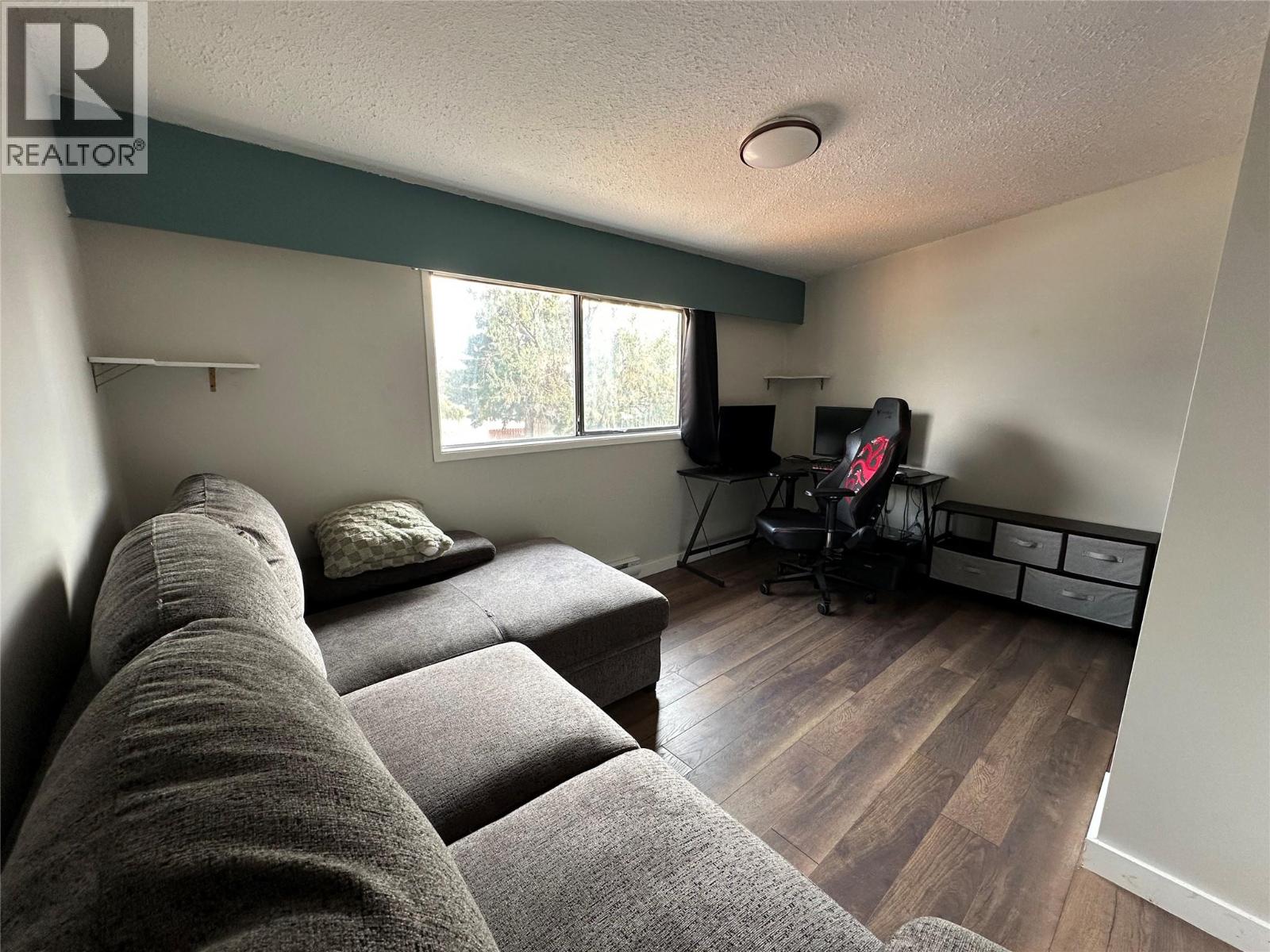 6435 PARK Drive Unit# 6, Oliver