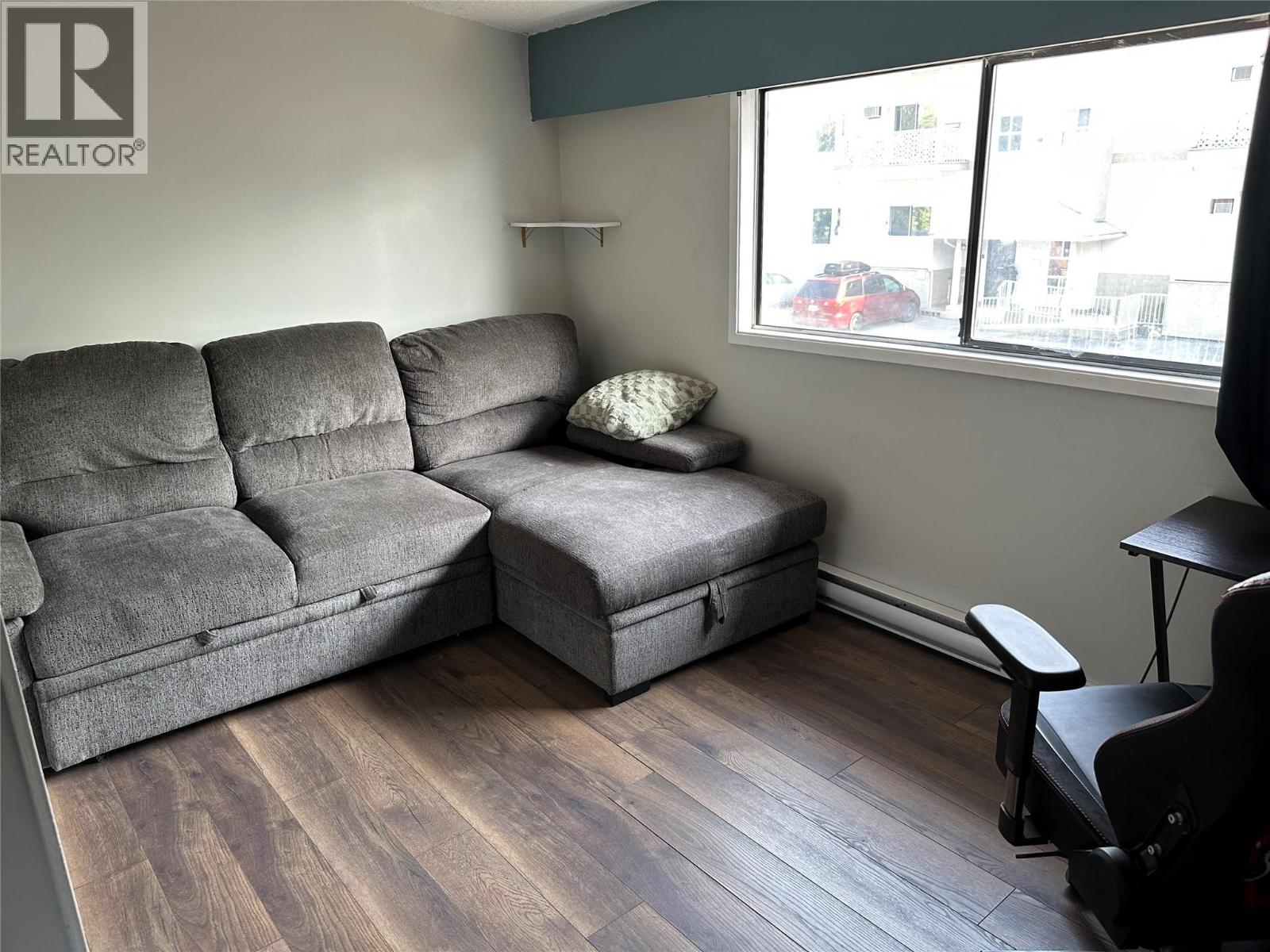 6435 PARK Drive Unit# 6, Oliver