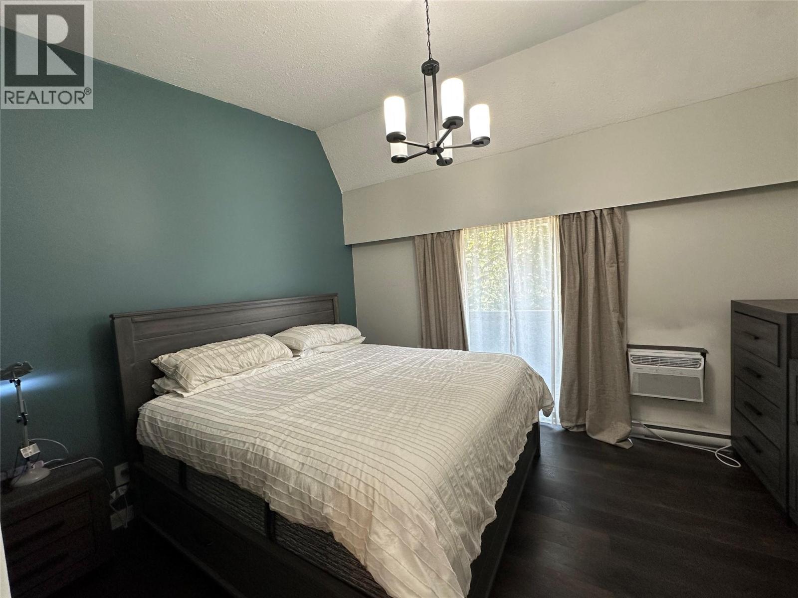 6435 PARK Drive Unit# 6, Oliver