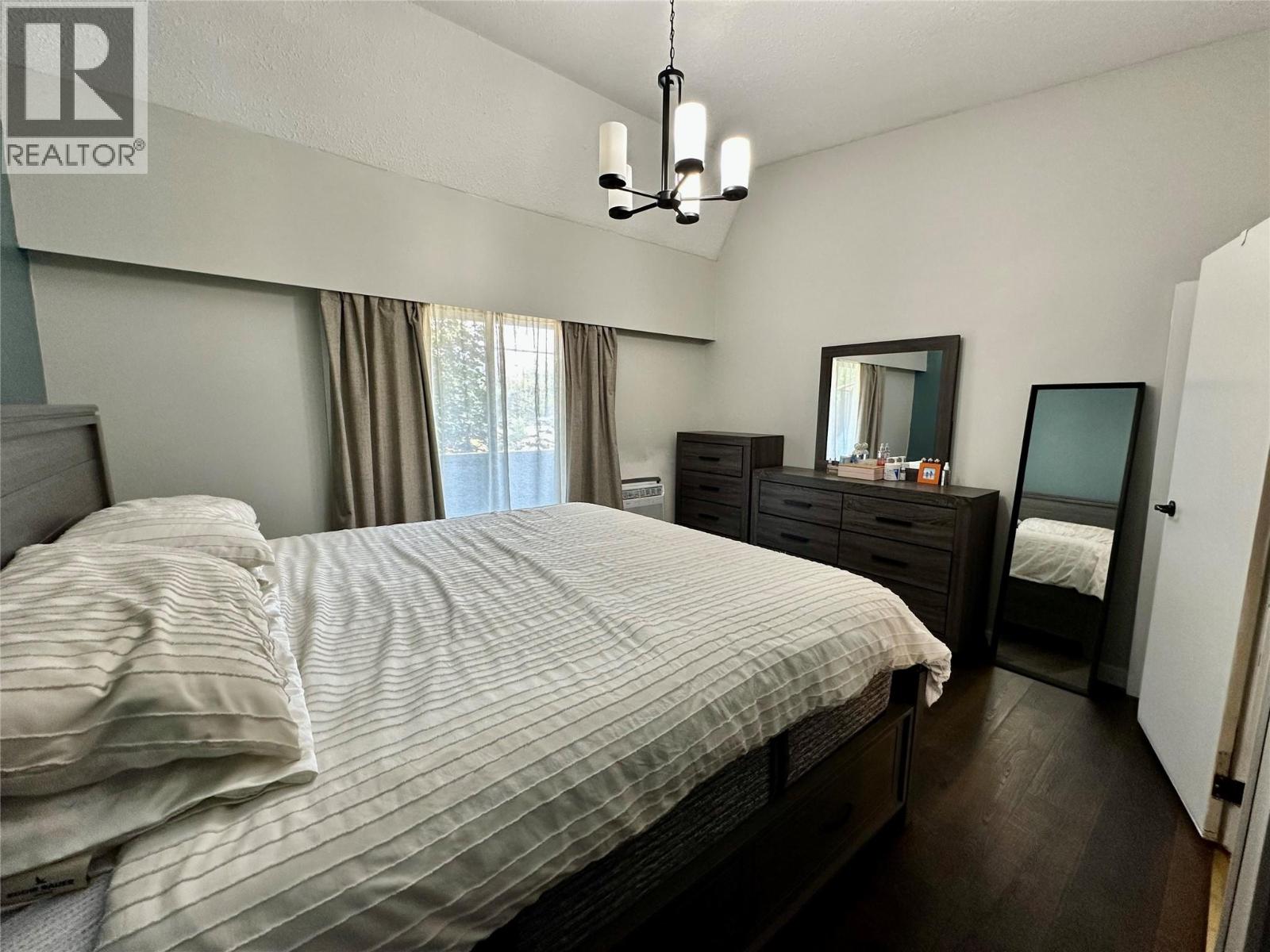 6435 PARK Drive Unit# 6, Oliver