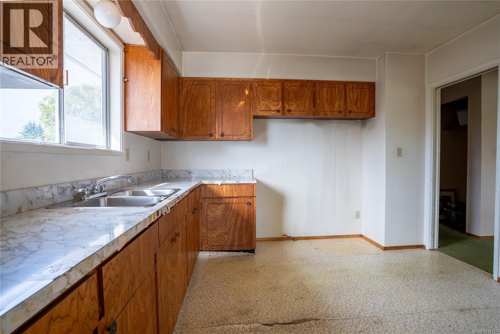  1805 Fairburn Drive, Saanich