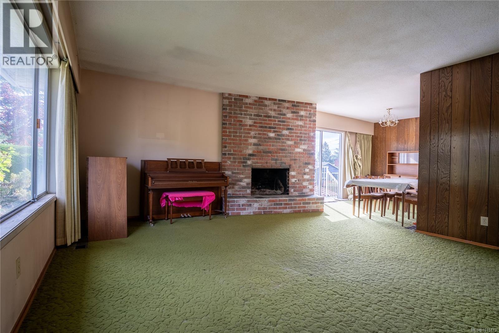 1805 Fairburn Drive, Saanich