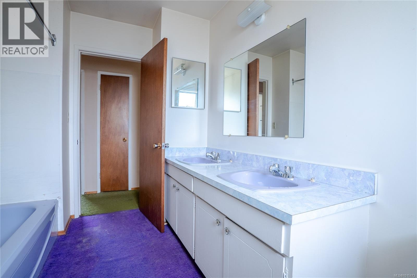  1805 Fairburn Drive, Saanich