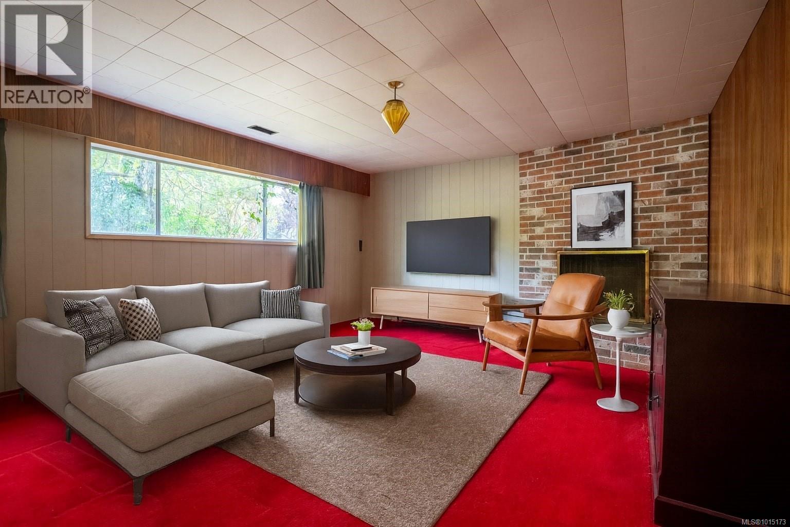  1805 Fairburn Drive, Saanich