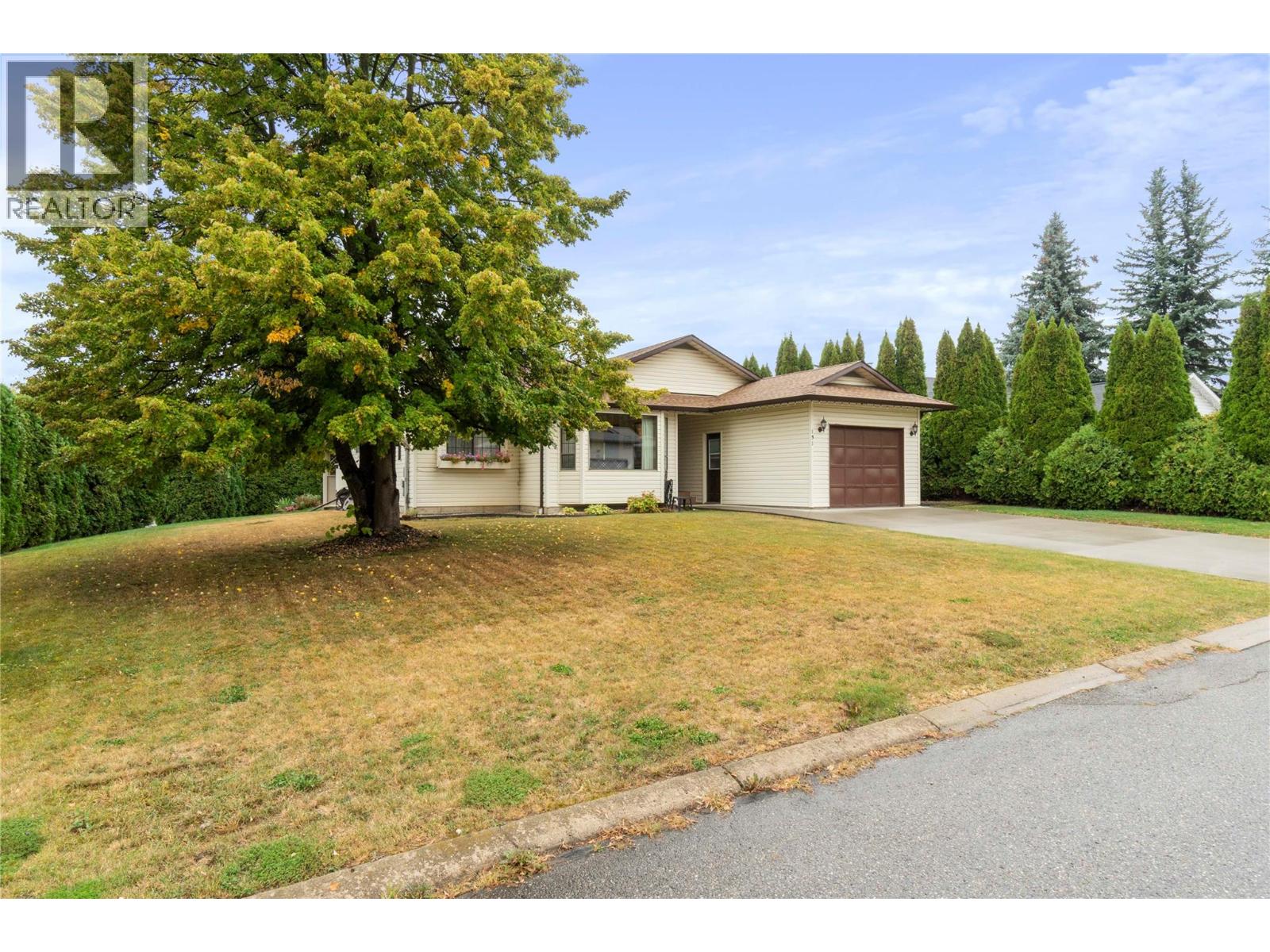 131 15 Street NE, Salmon Arm