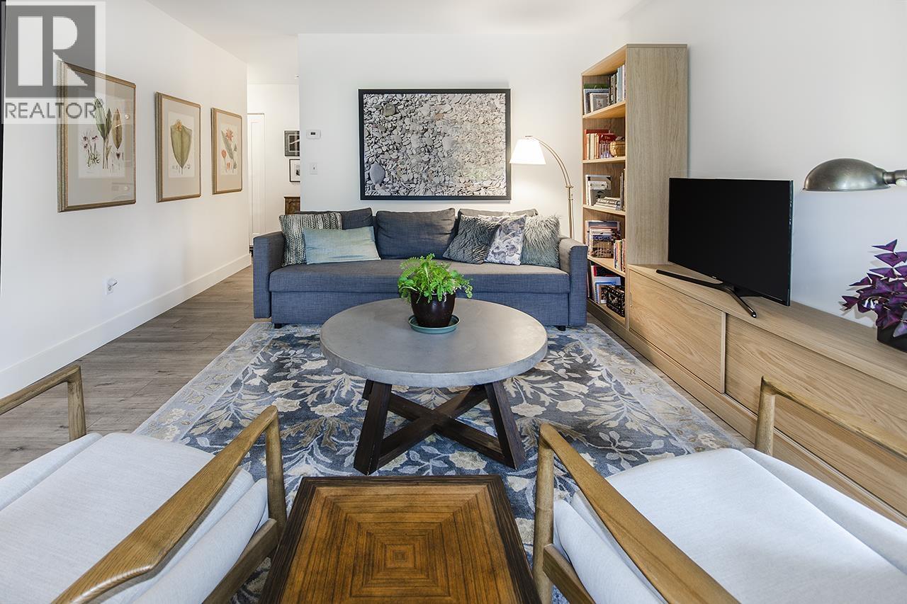 211 235 KEITH ROAD, West Vancouver
