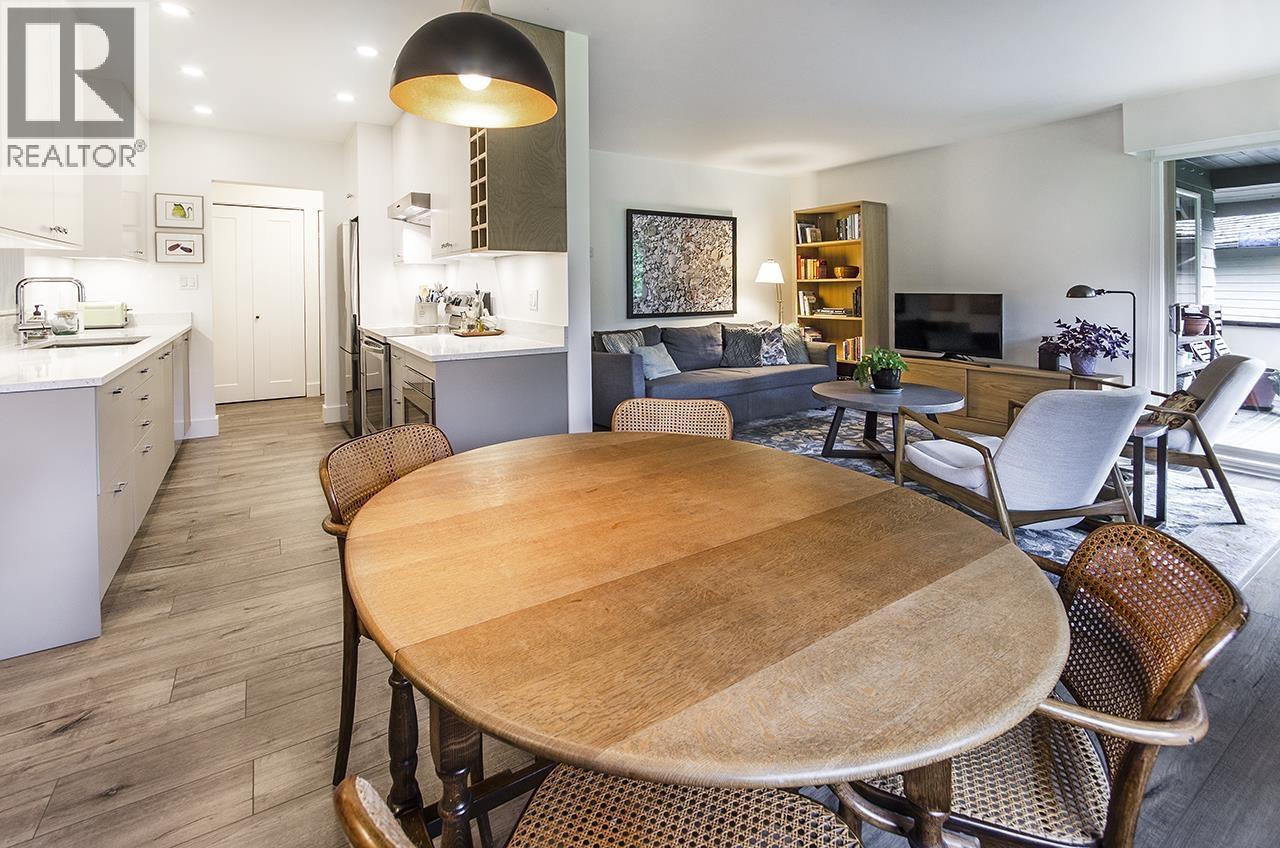 211 235 KEITH ROAD, West Vancouver