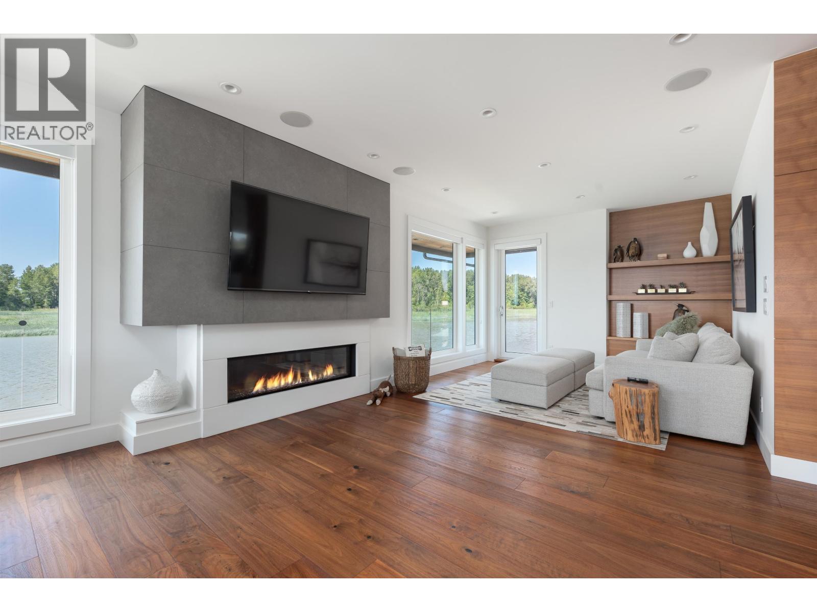 4379 RIVER Road West, Delta