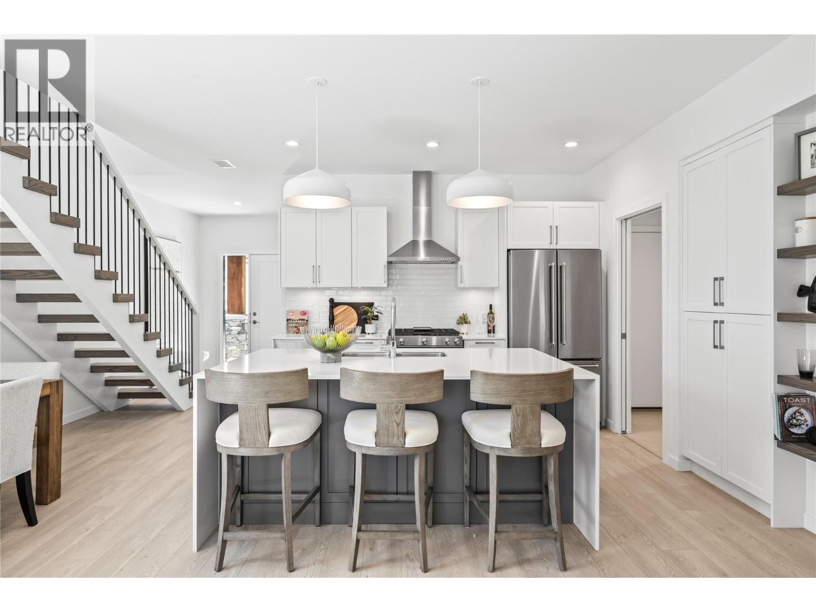 6 1979 Country Club Drive, Kelowna