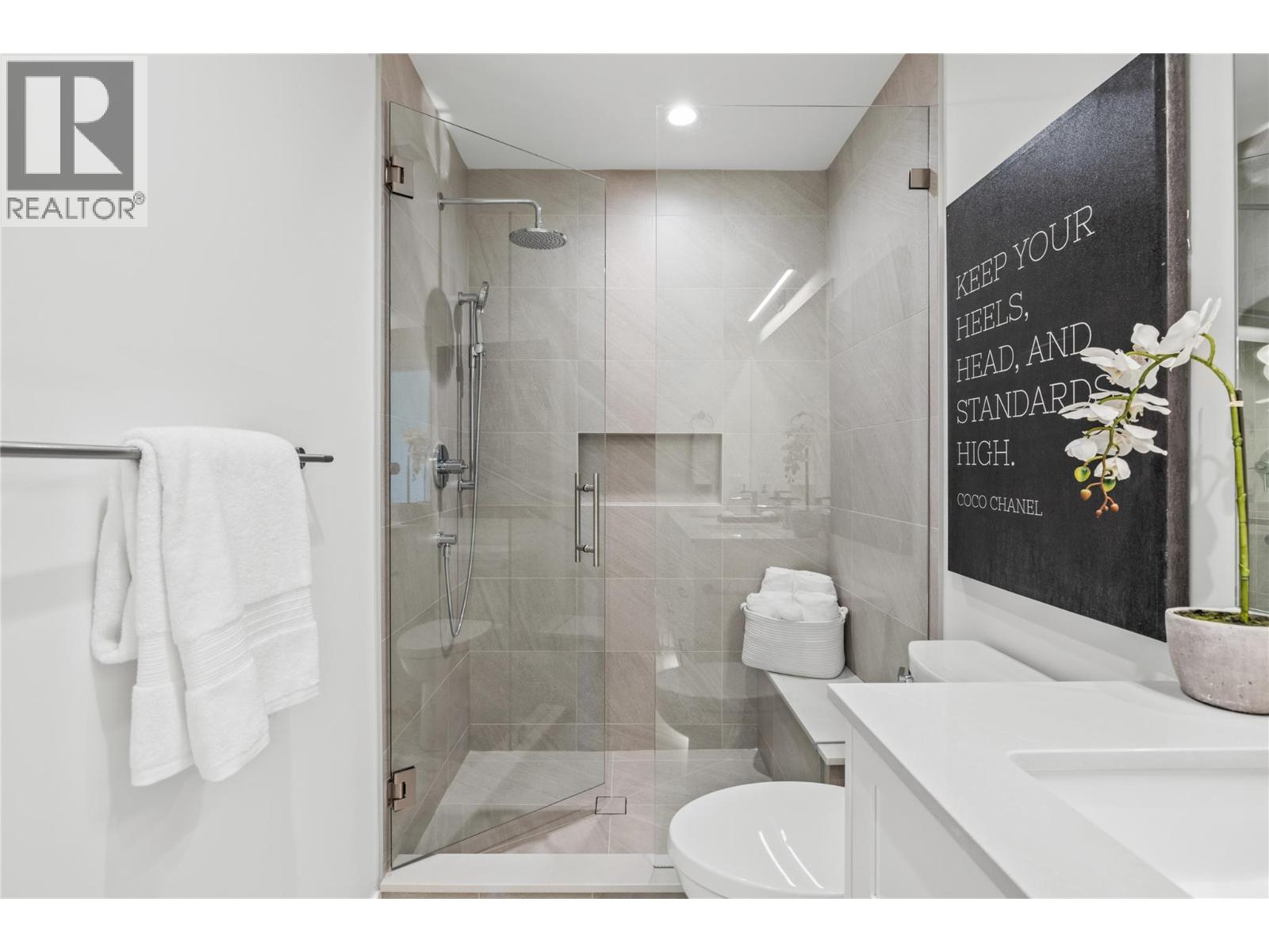 6 1979 Country Club Drive, Kelowna