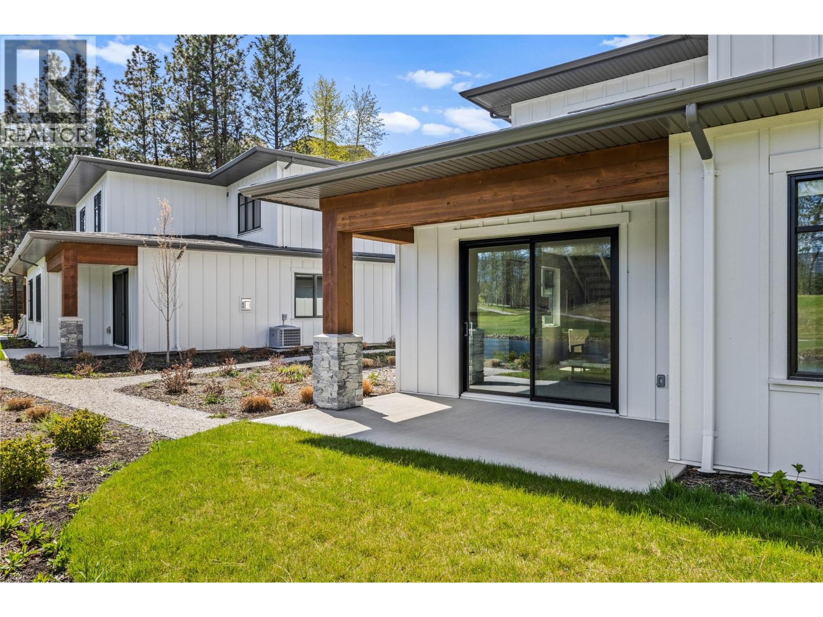 6 1979 Country Club Drive, Kelowna