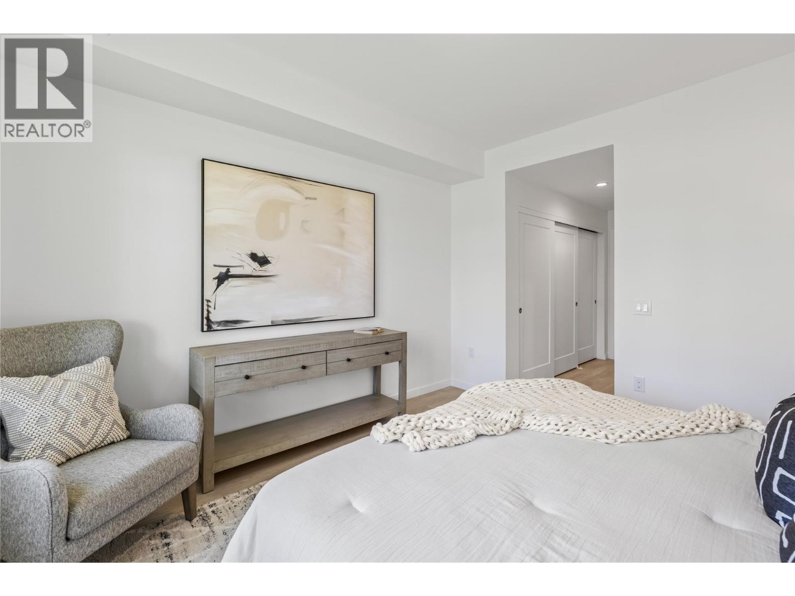 6 1979 Country Club Drive, Kelowna