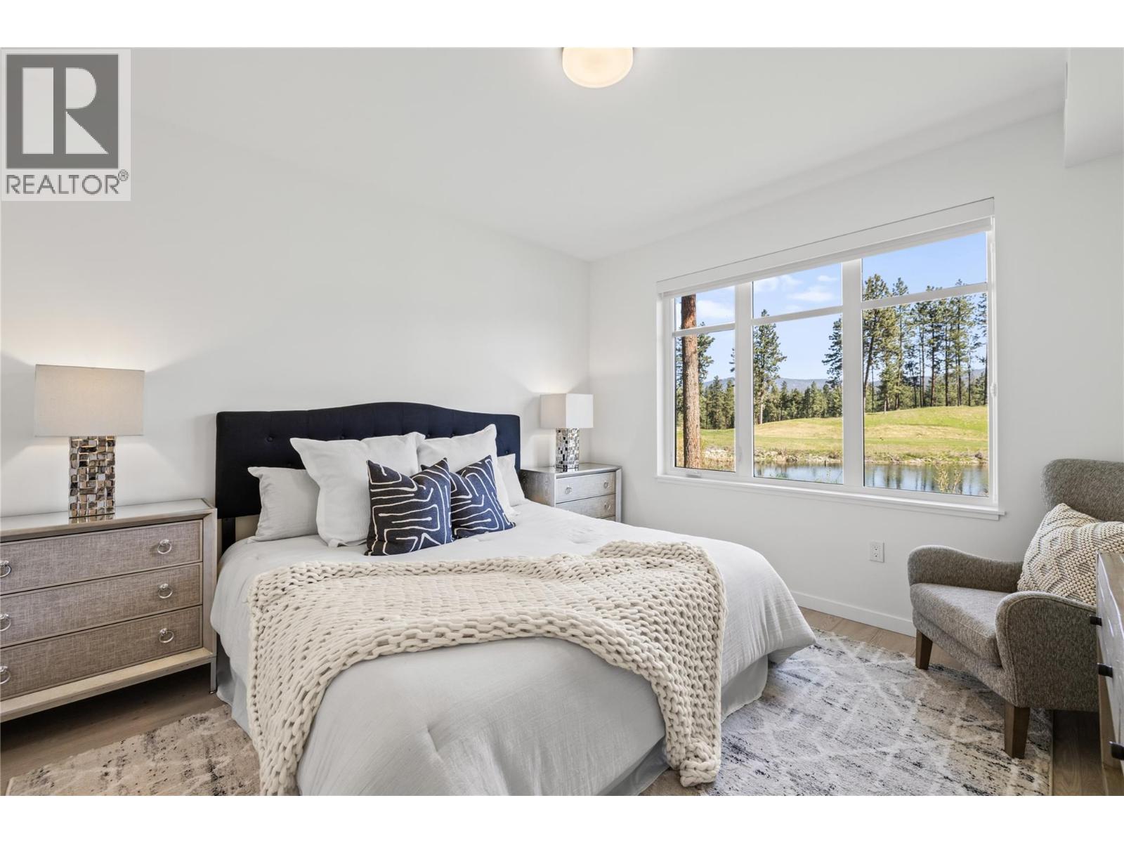 6 1979 Country Club Drive, Kelowna