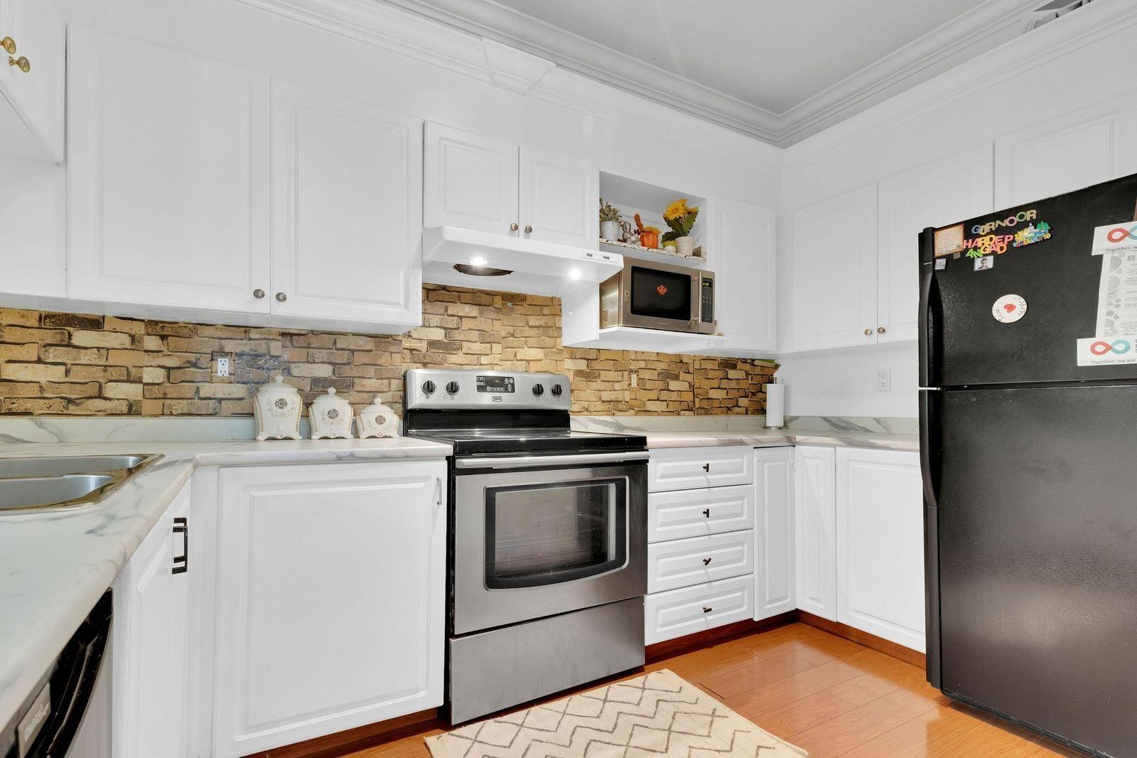 501 10082 132 STREET, Surrey