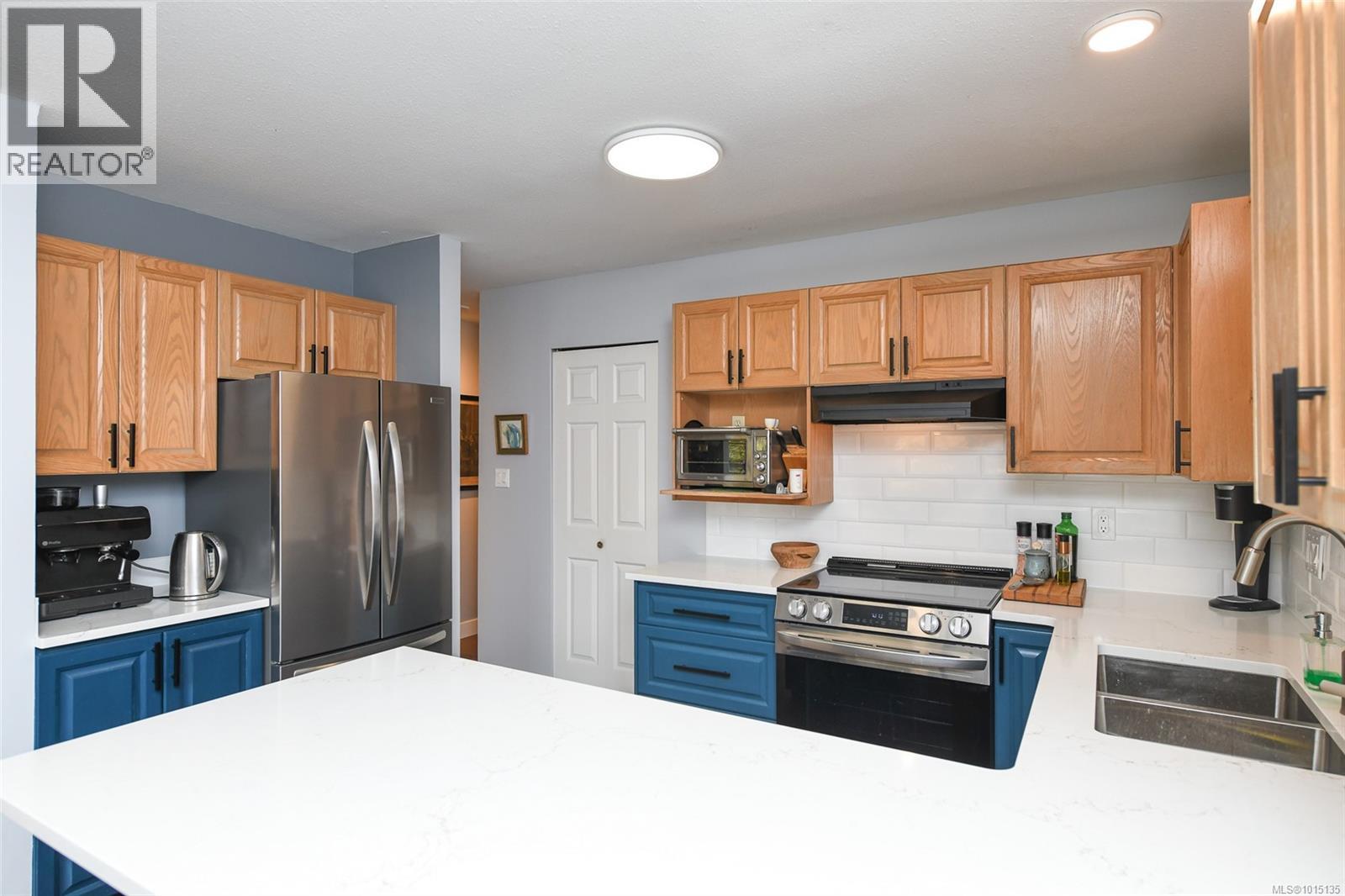12 2200 Manor Dr, Comox
