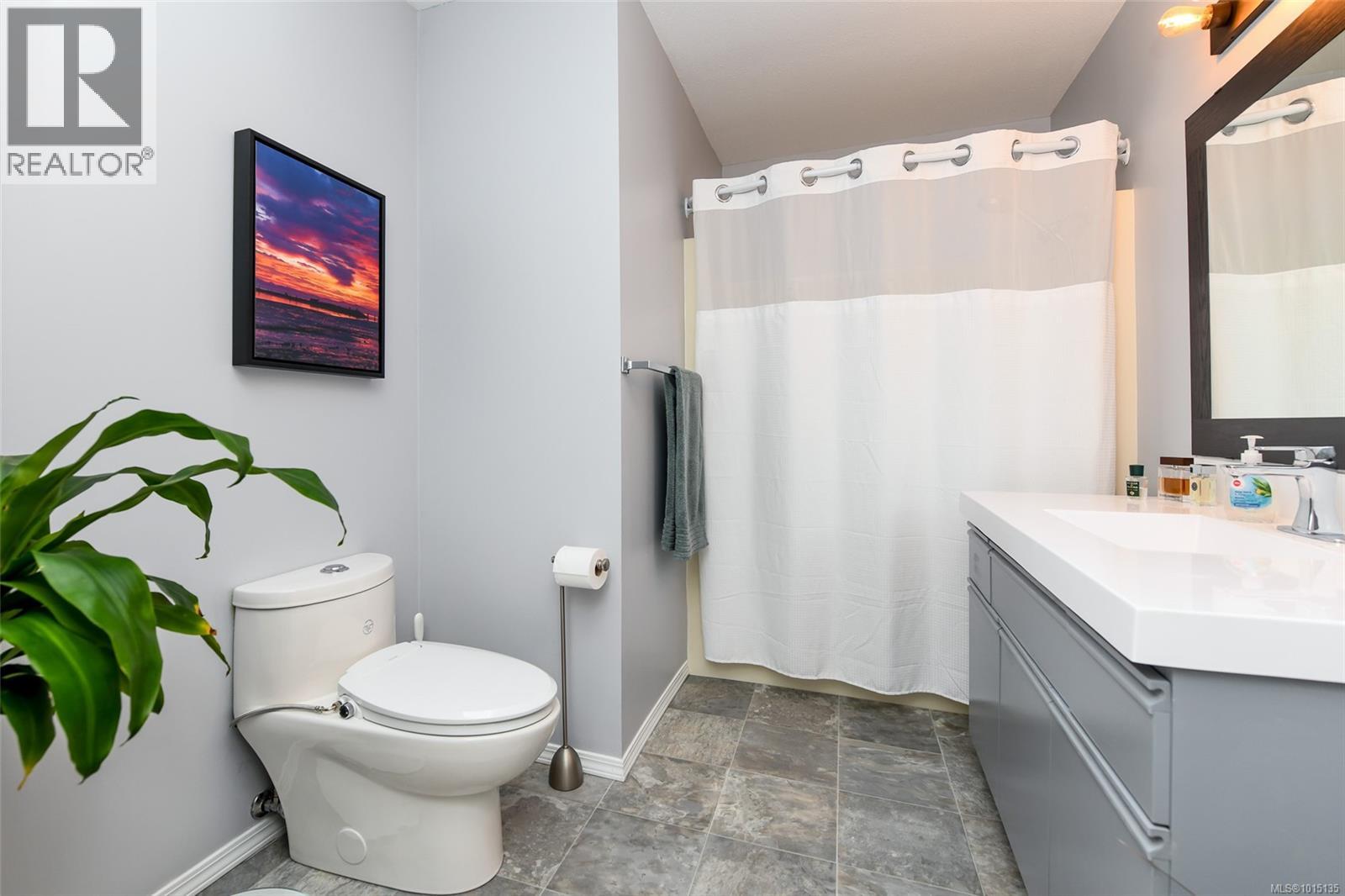 12 2200 Manor Dr, Comox