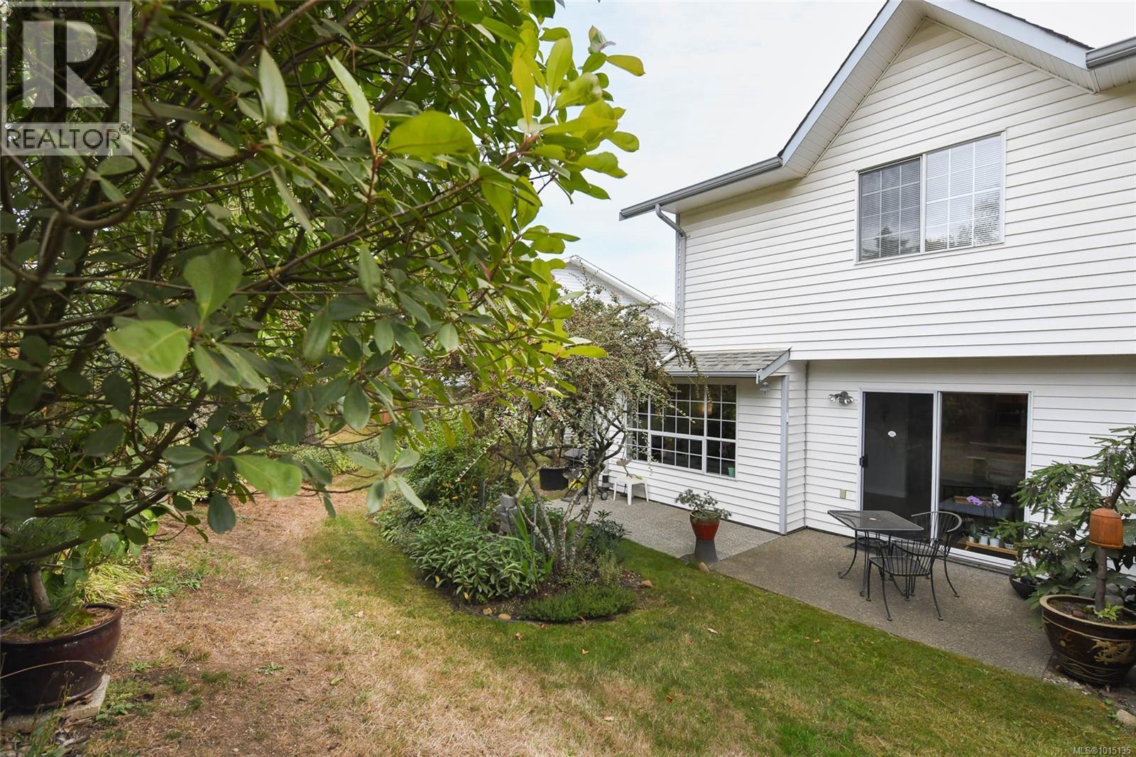 12 2200 Manor Dr, Comox
