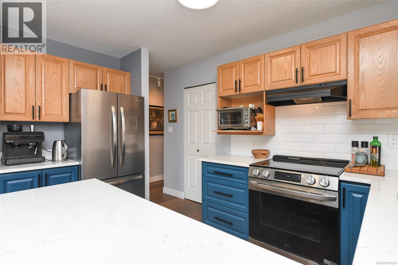 12 2200 Manor Dr, Comox