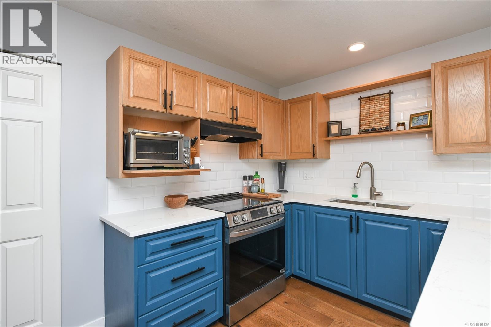 12 2200 Manor Dr, Comox