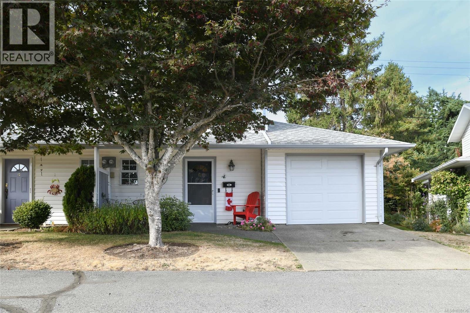 12 2200 Manor Dr, Comox