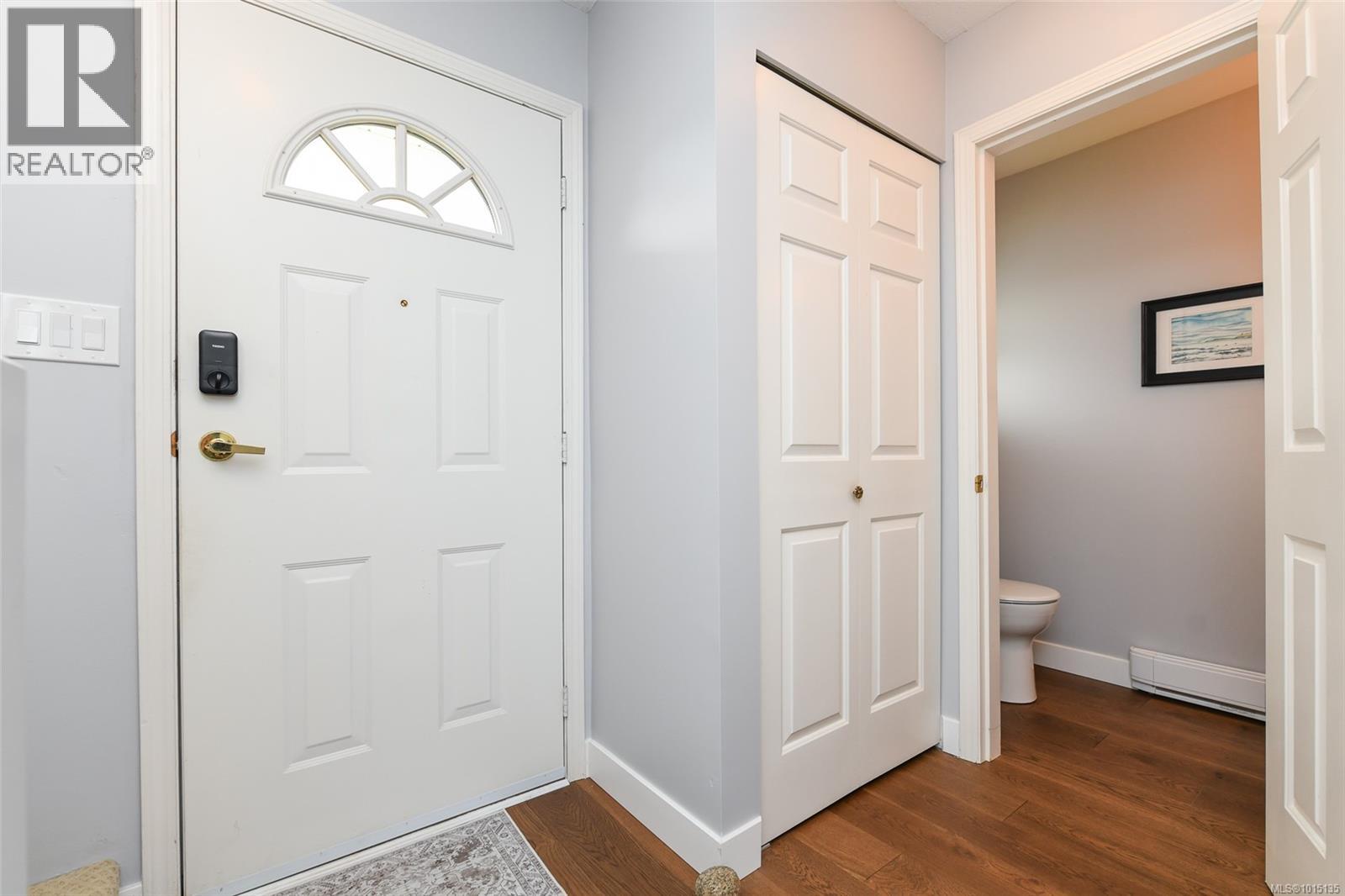 12 2200 Manor Dr, Comox