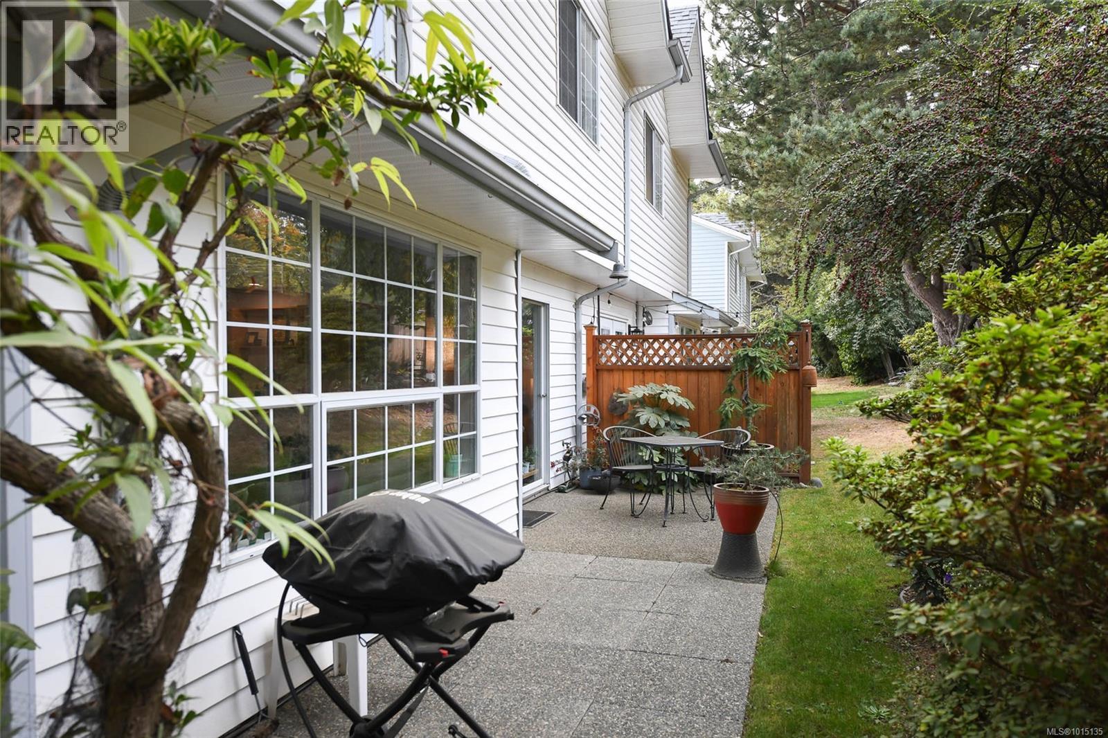 12 2200 Manor Dr, Comox