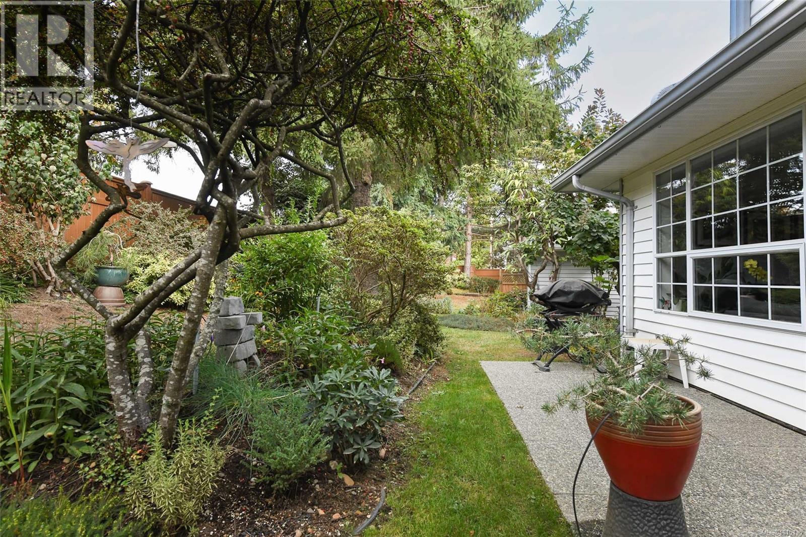 12 2200 Manor Dr, Comox