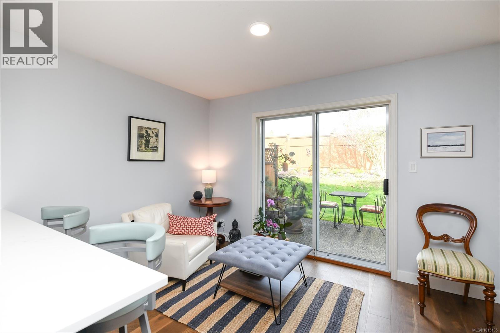 12 2200 Manor Dr, Comox