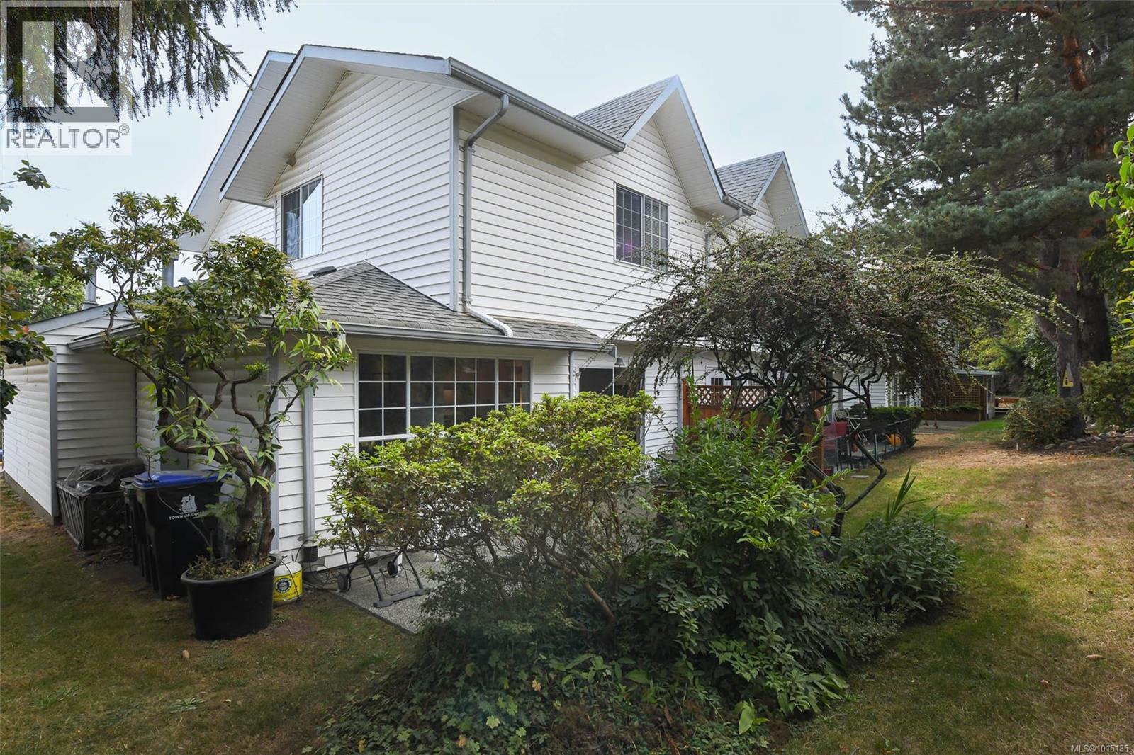 12 2200 Manor Dr, Comox