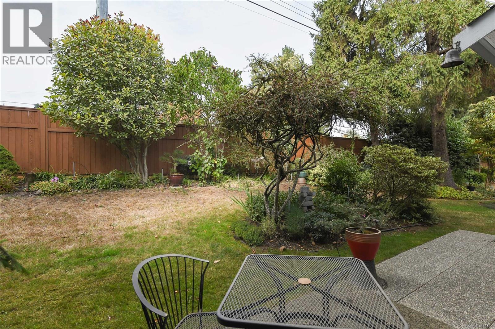 12 2200 Manor Dr, Comox