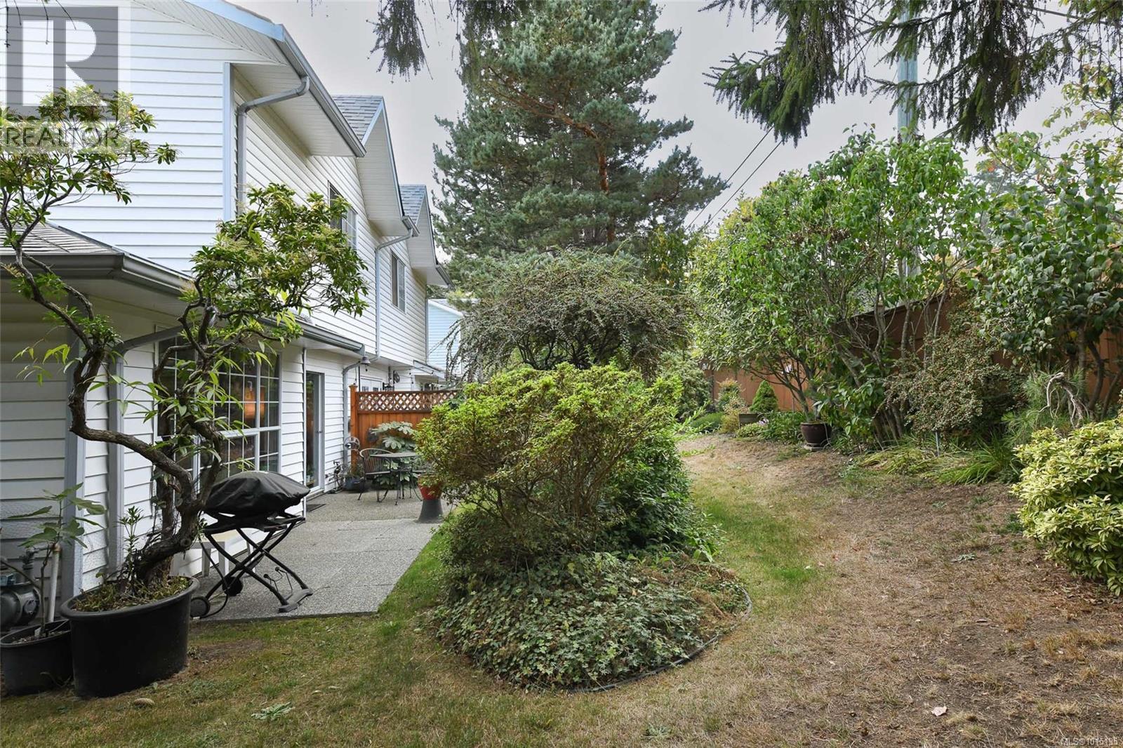 12 2200 Manor Dr, Comox