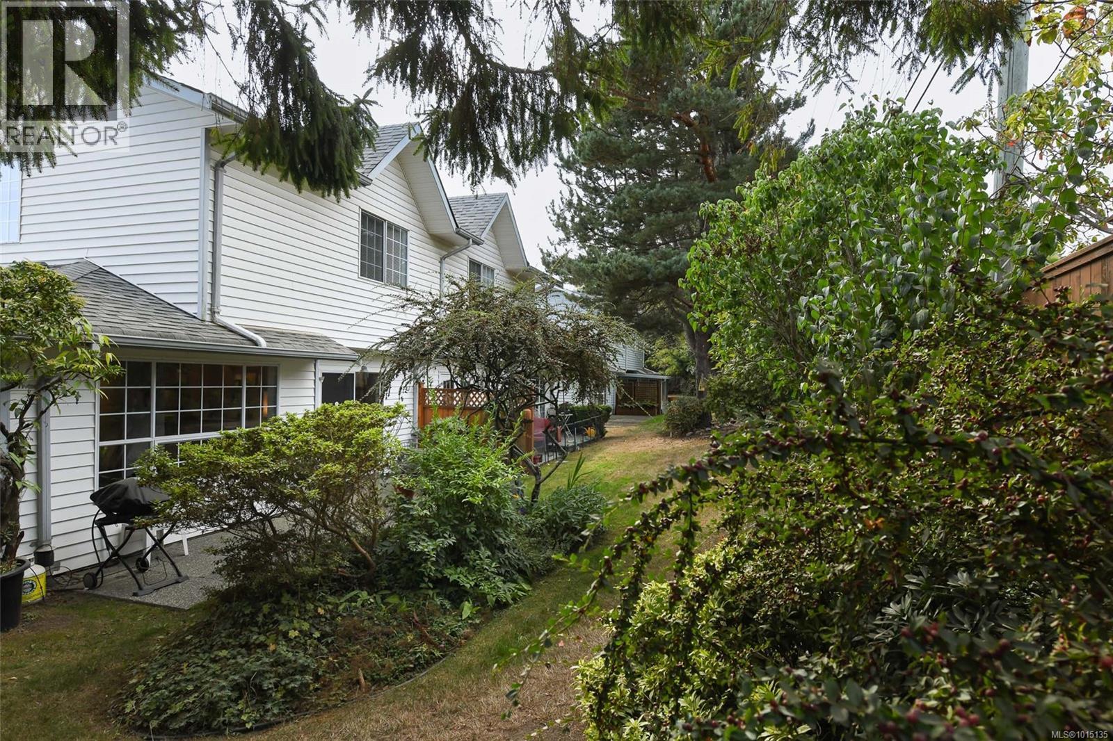 12 2200 Manor Dr, Comox