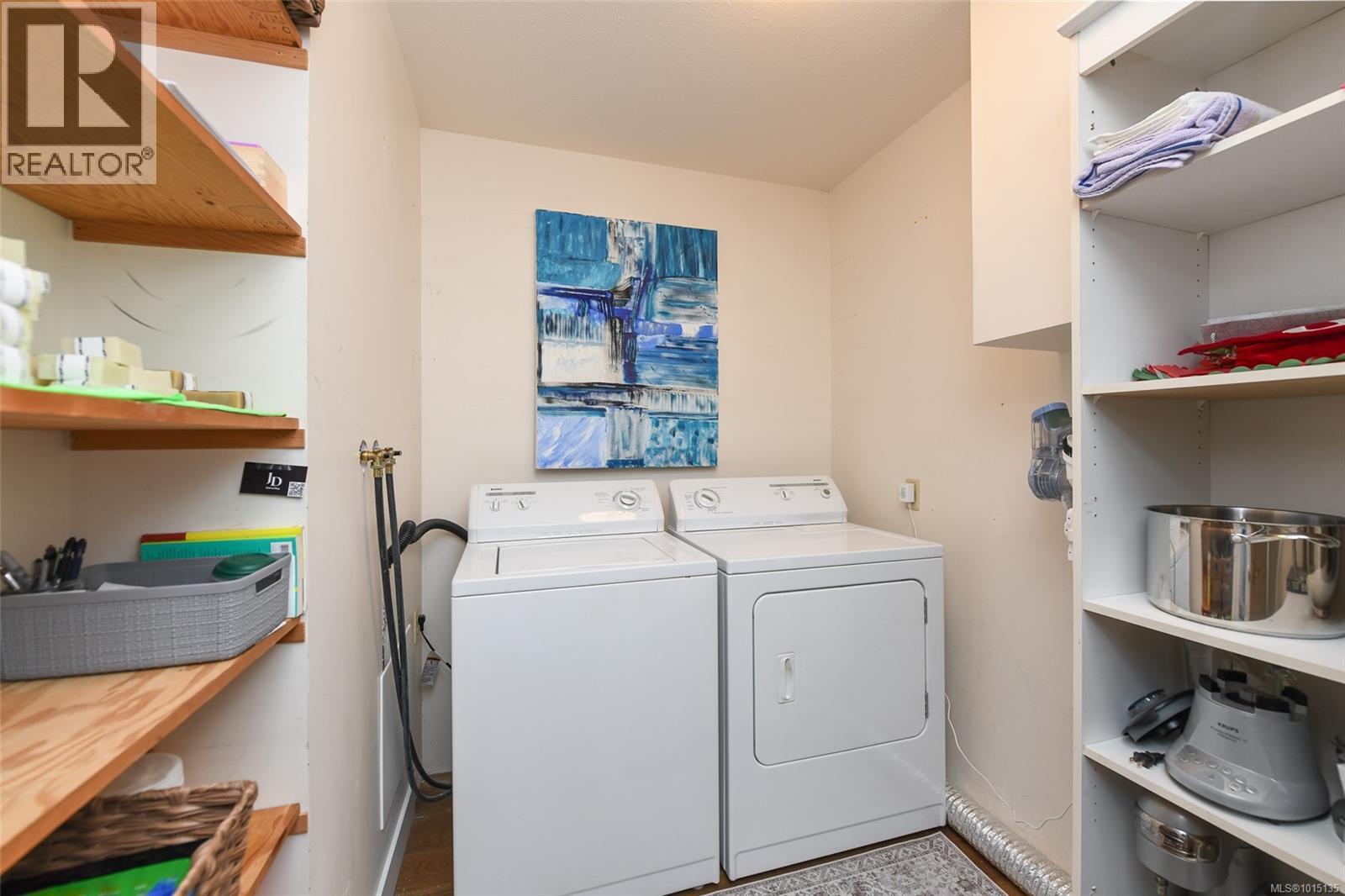 12 2200 Manor Dr, Comox