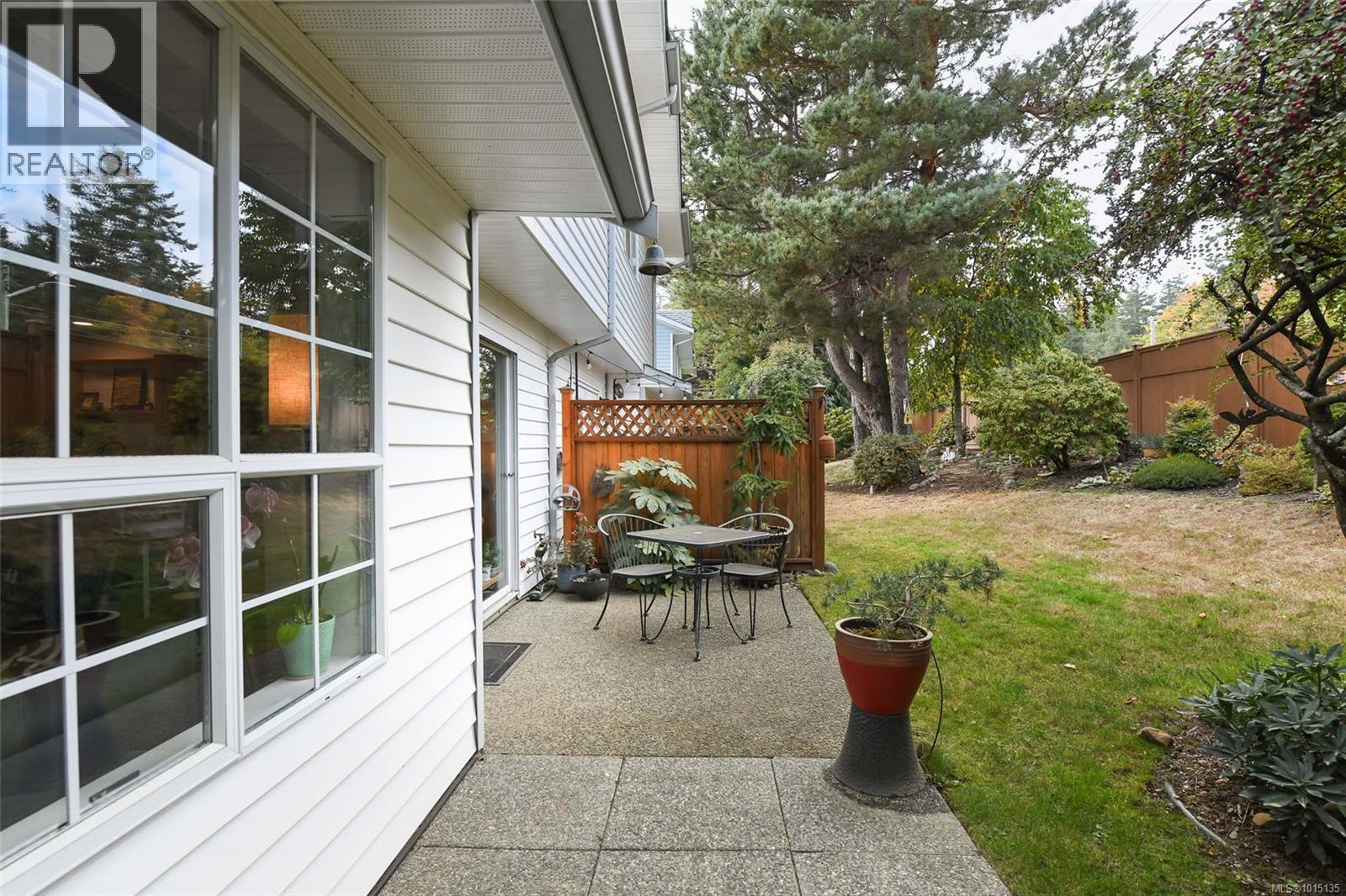 12 2200 Manor Dr, Comox