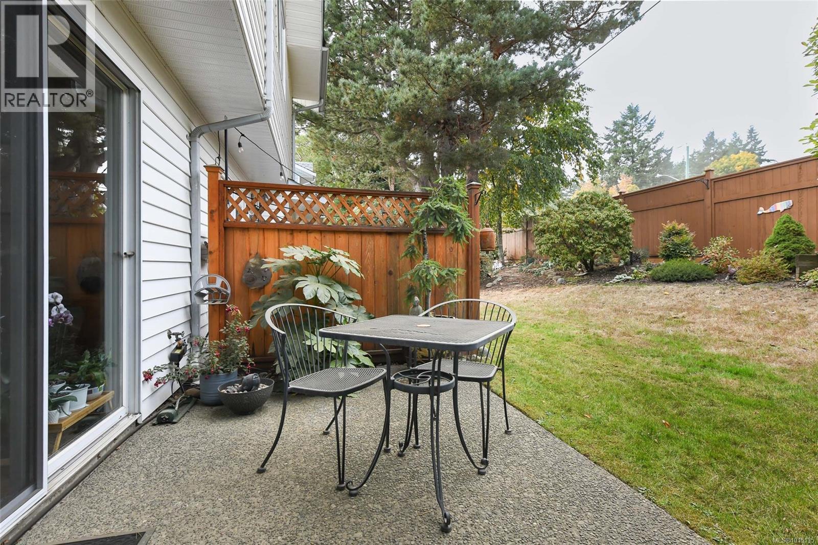12 2200 Manor Dr, Comox