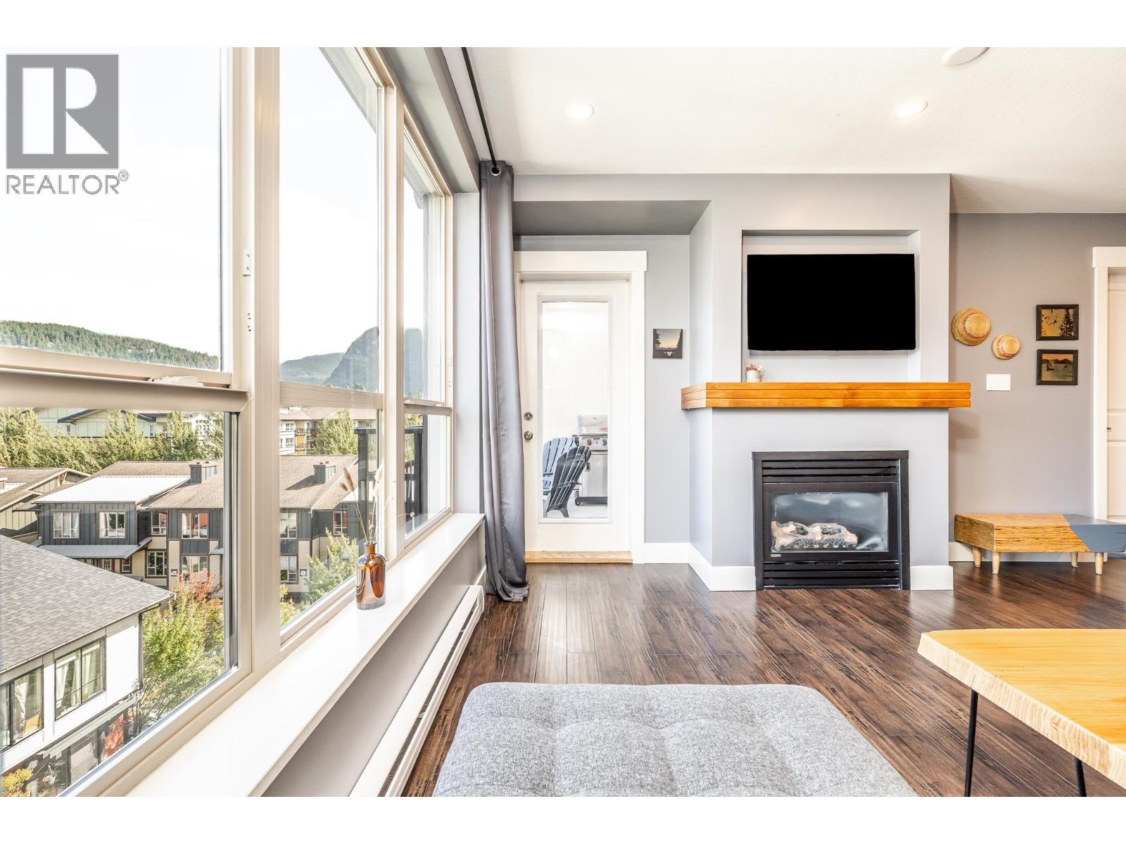 521 1211 VILLAGE GREEN WAY, Squamish