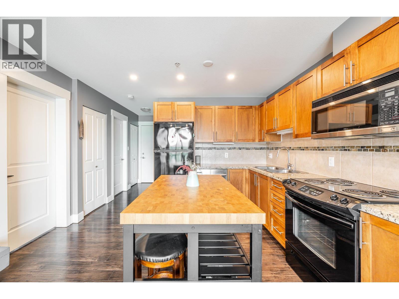 521 1211 VILLAGE GREEN WAY, Squamish