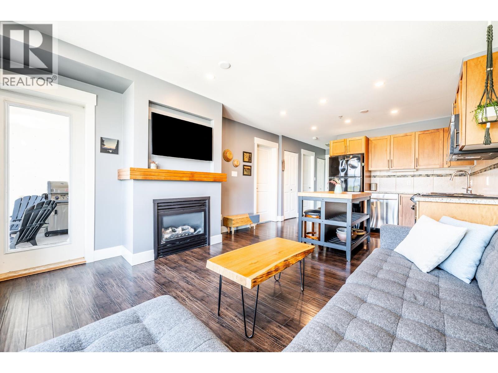 521 1211 VILLAGE GREEN WAY, Squamish