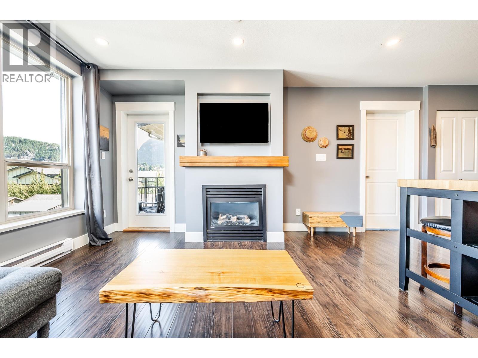 521 1211 VILLAGE GREEN WAY, Squamish
