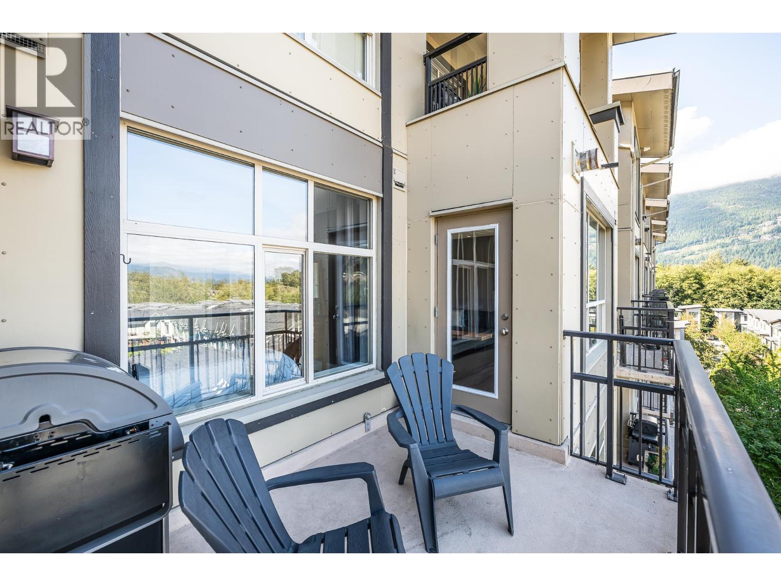 521 1211 VILLAGE GREEN WAY, Squamish