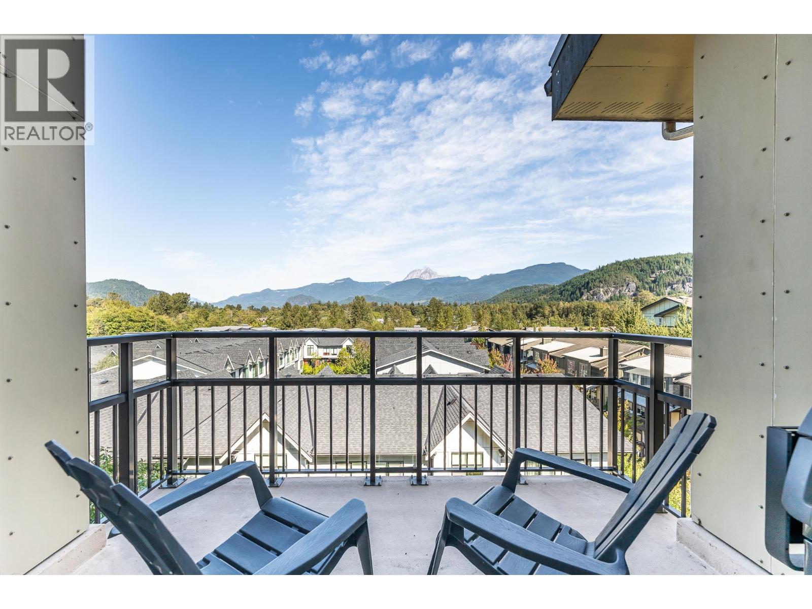 521 1211 VILLAGE GREEN WAY, Squamish