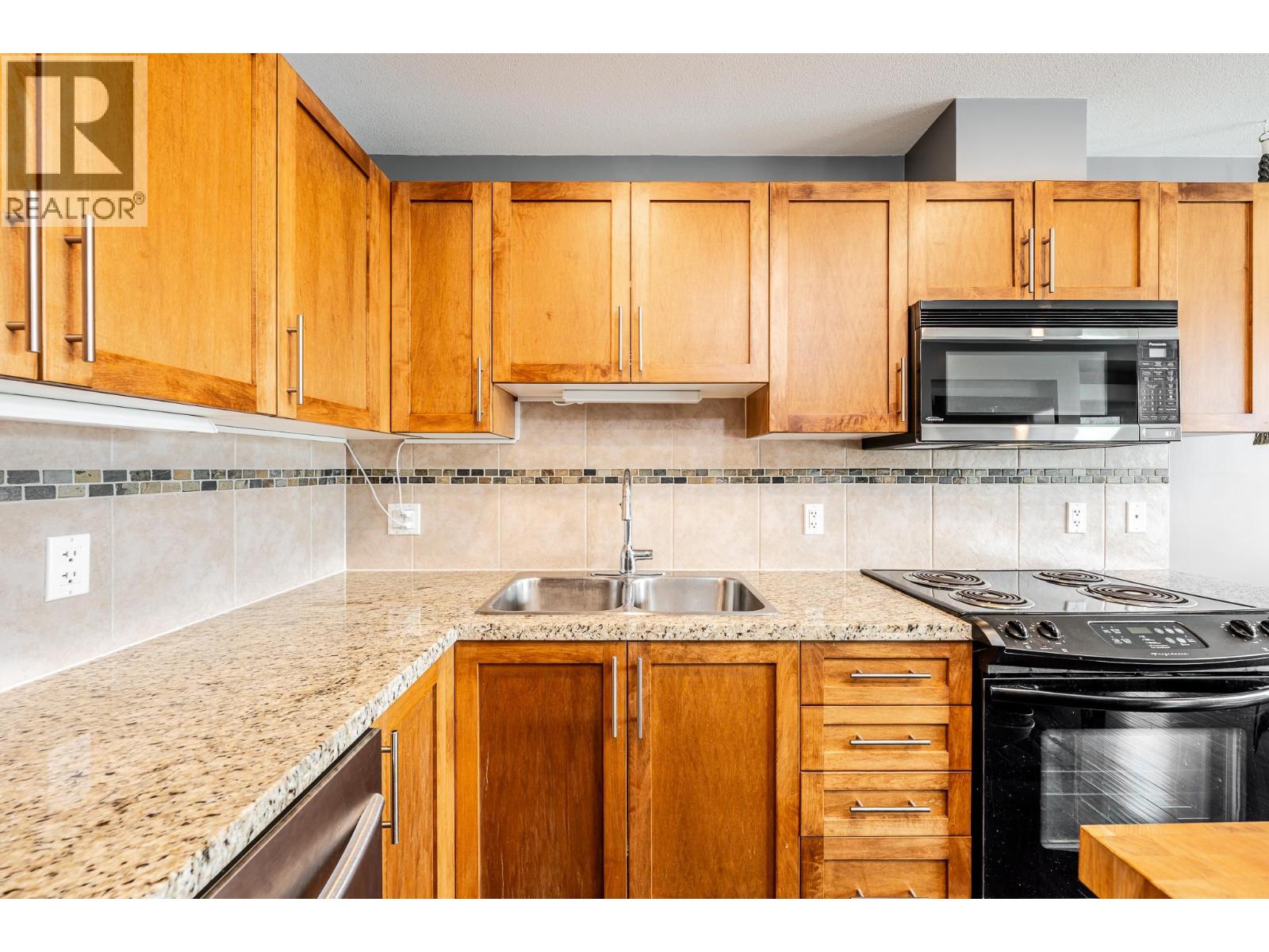 521 1211 VILLAGE GREEN WAY, Squamish