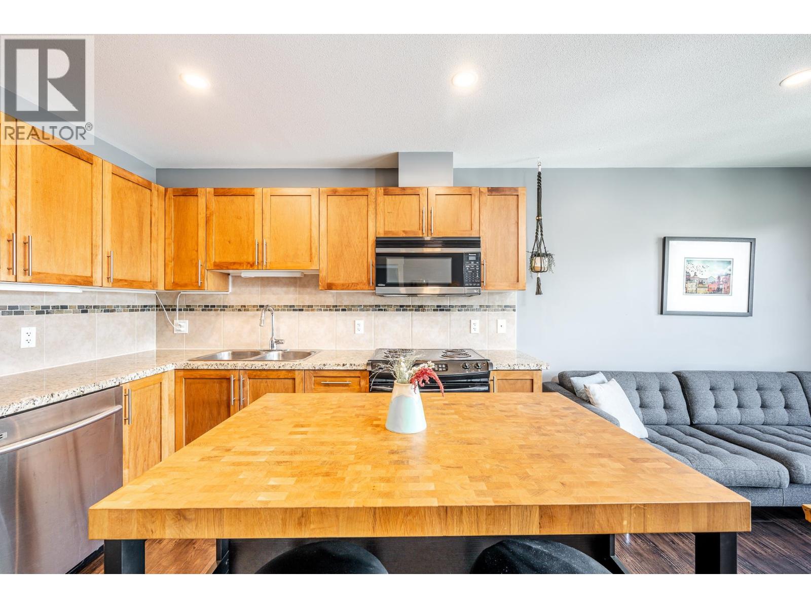 521 1211 VILLAGE GREEN WAY, Squamish